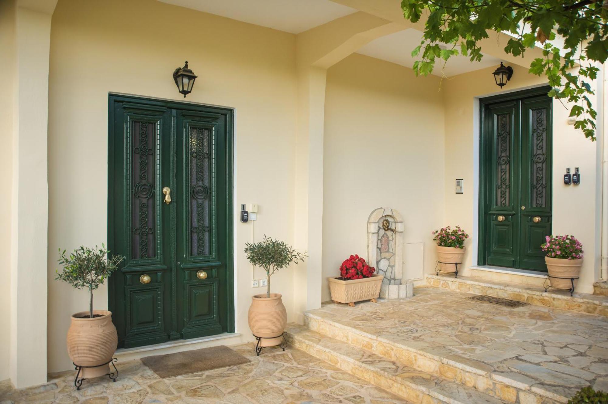 Cozy Attic Suite Near Delphi Exterior photo